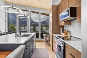 Scenic Views in a Luxurious Townhouse